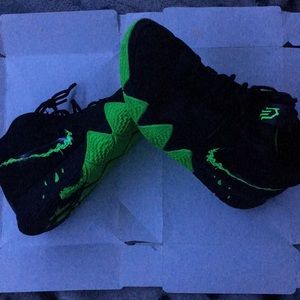 Nike Kyrie 4 Halloween (Limited Edition)